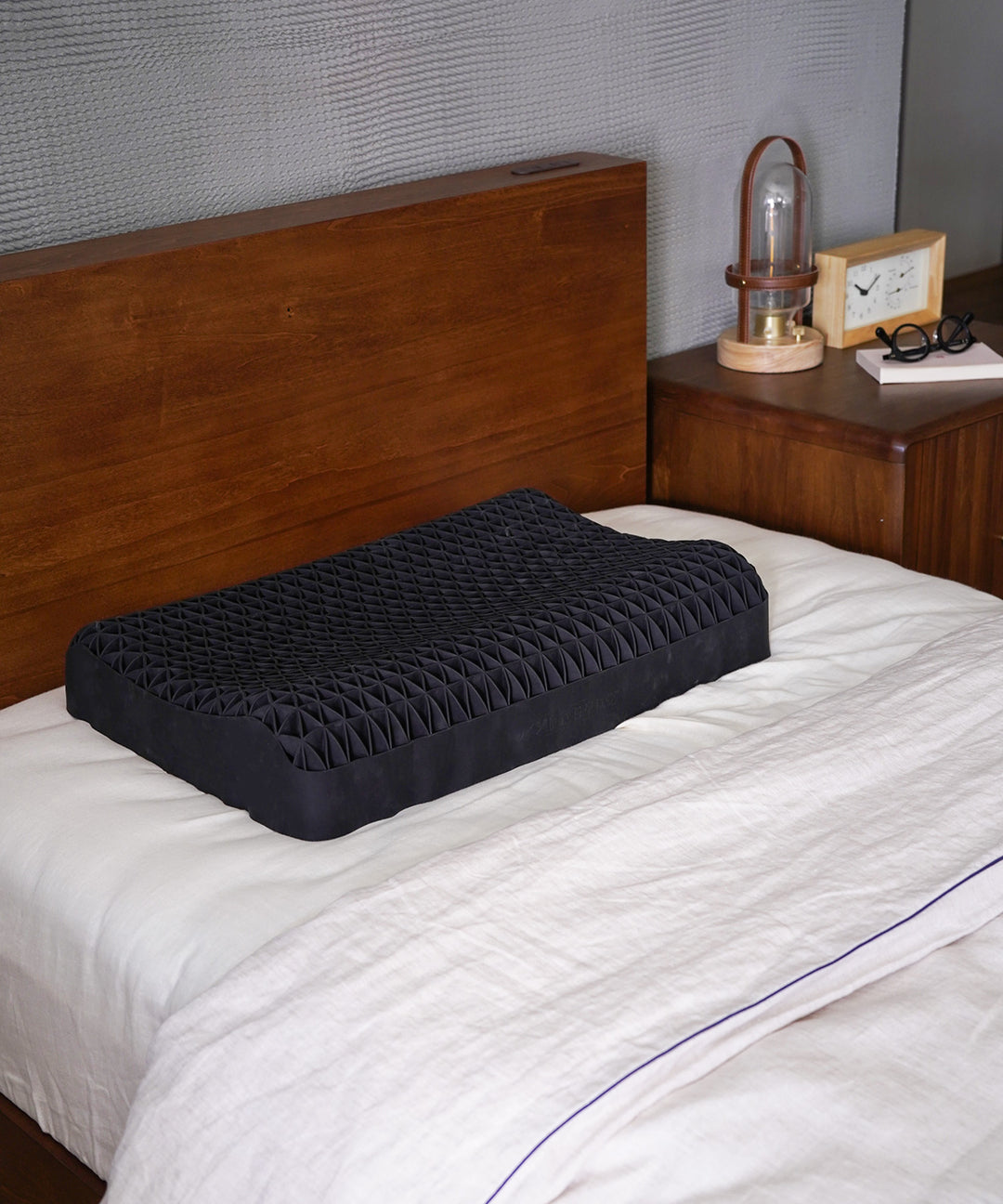 ヒツジのいらない枕―至極―　枕カバー付き TIMELESS COMFORT SELECT / ヒツジのいらない枕 -至極-｜中央が