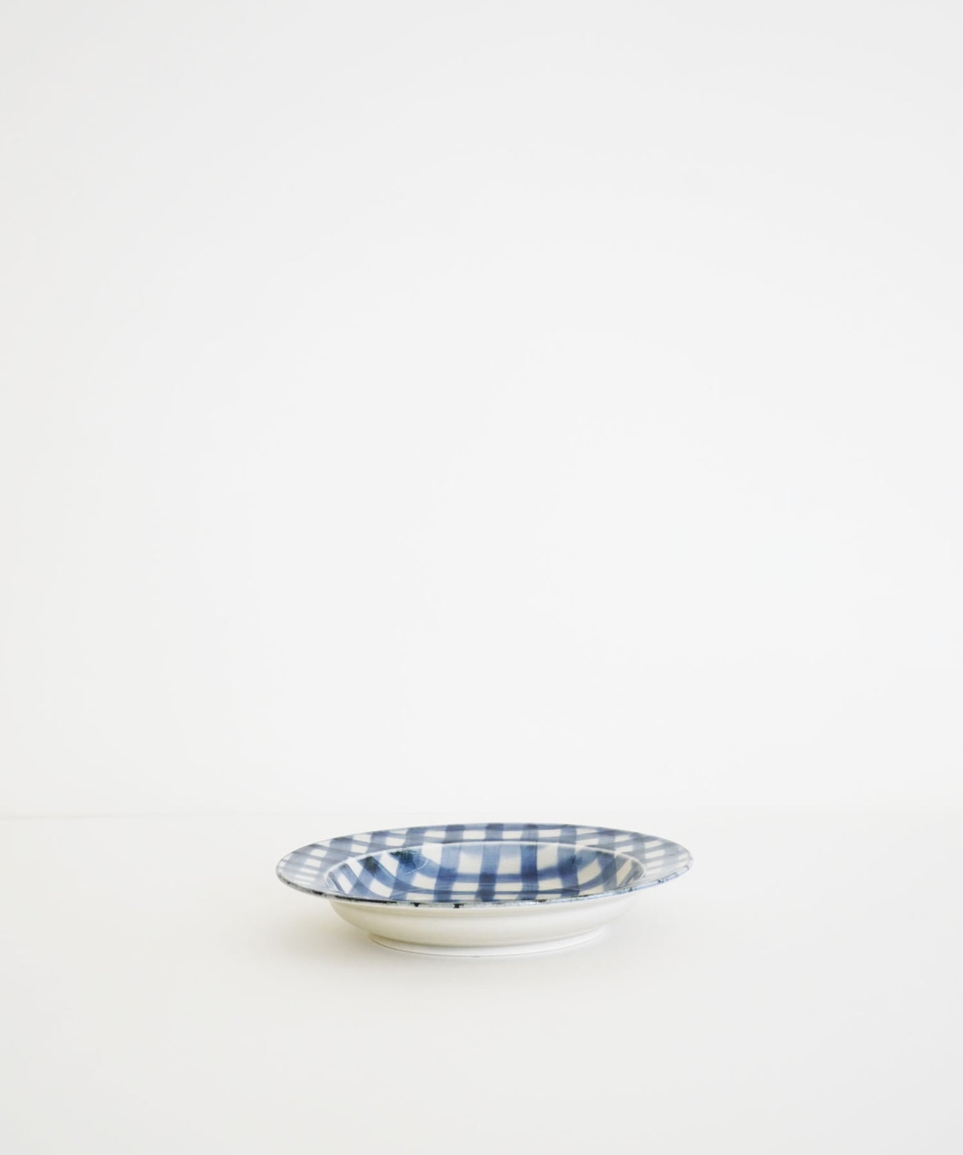 ブルーチェック プレート｜深さがあって使いやすい手描きの和食器