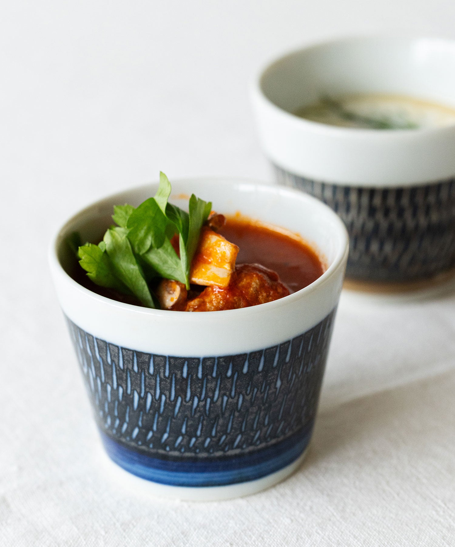 SUN 焼締め黒釉掛け分け小鉢(そば猪口五点組)と桃丸鉢 夏の麺鉢展2025 – TIMELESS COMFORT