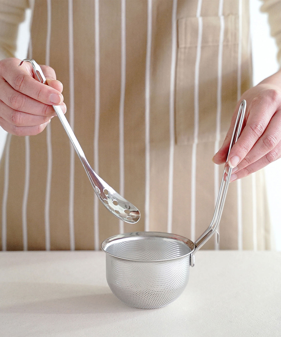 家事問屋 パンチング味噌こし｜便利で使いやすい！穴あきスプーン付き