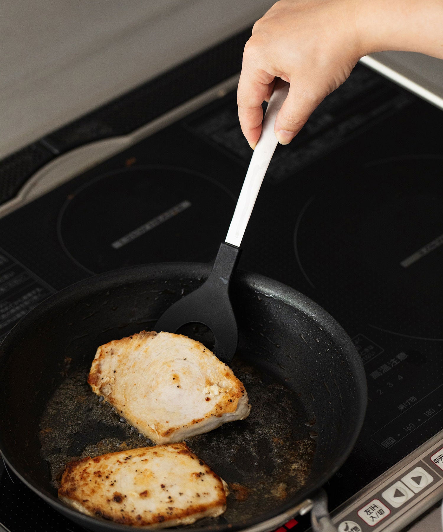 穴あきターナー