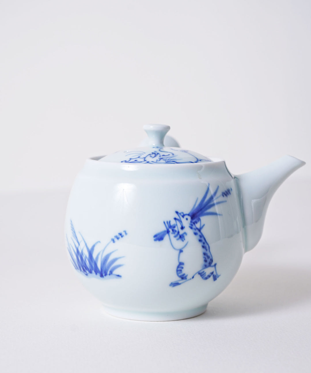 染付鳥獣戯画 急須 - ユーモラスな手描き絵柄が映える有田焼急須