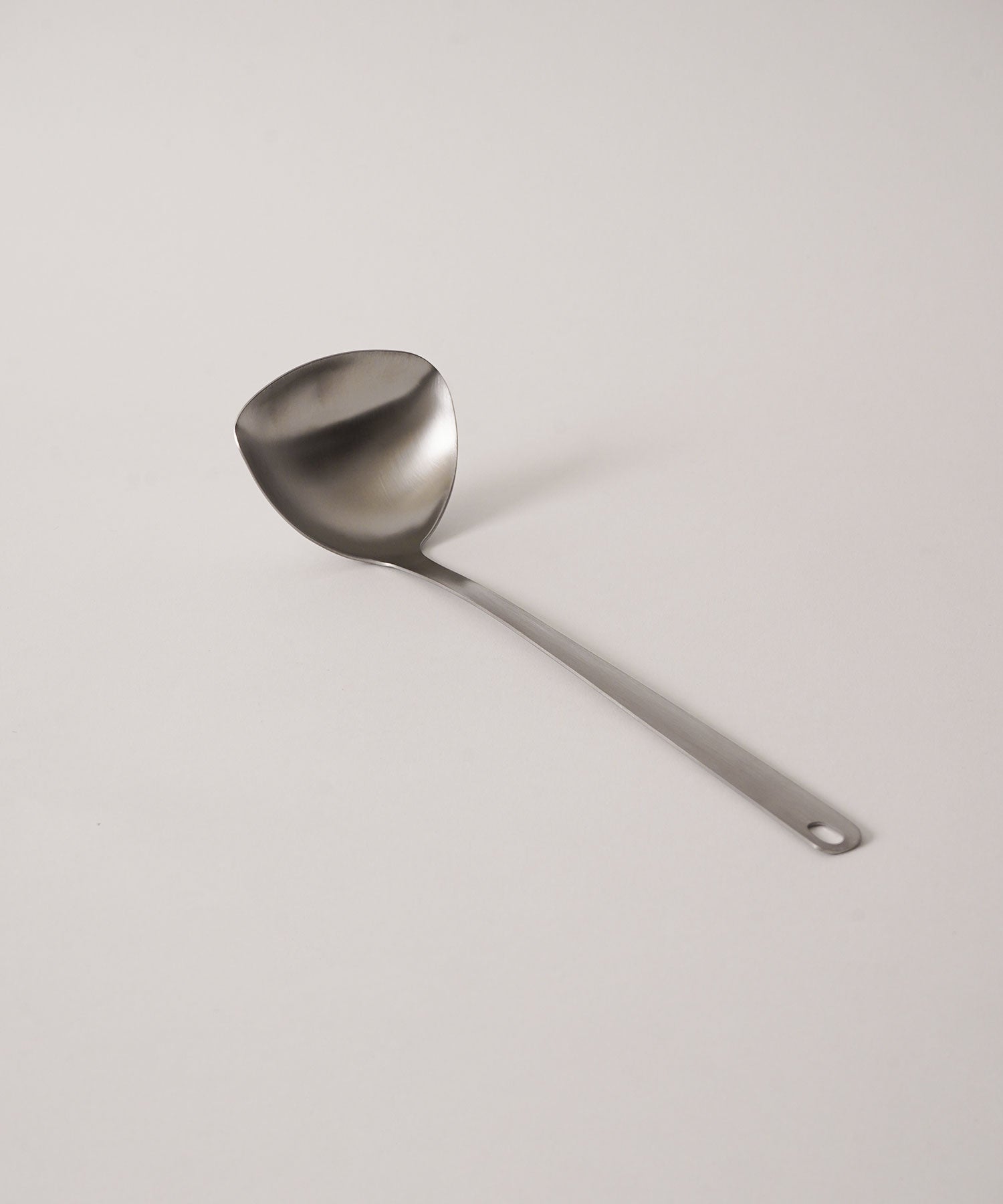 すくいやすく注ぎやすいレードル