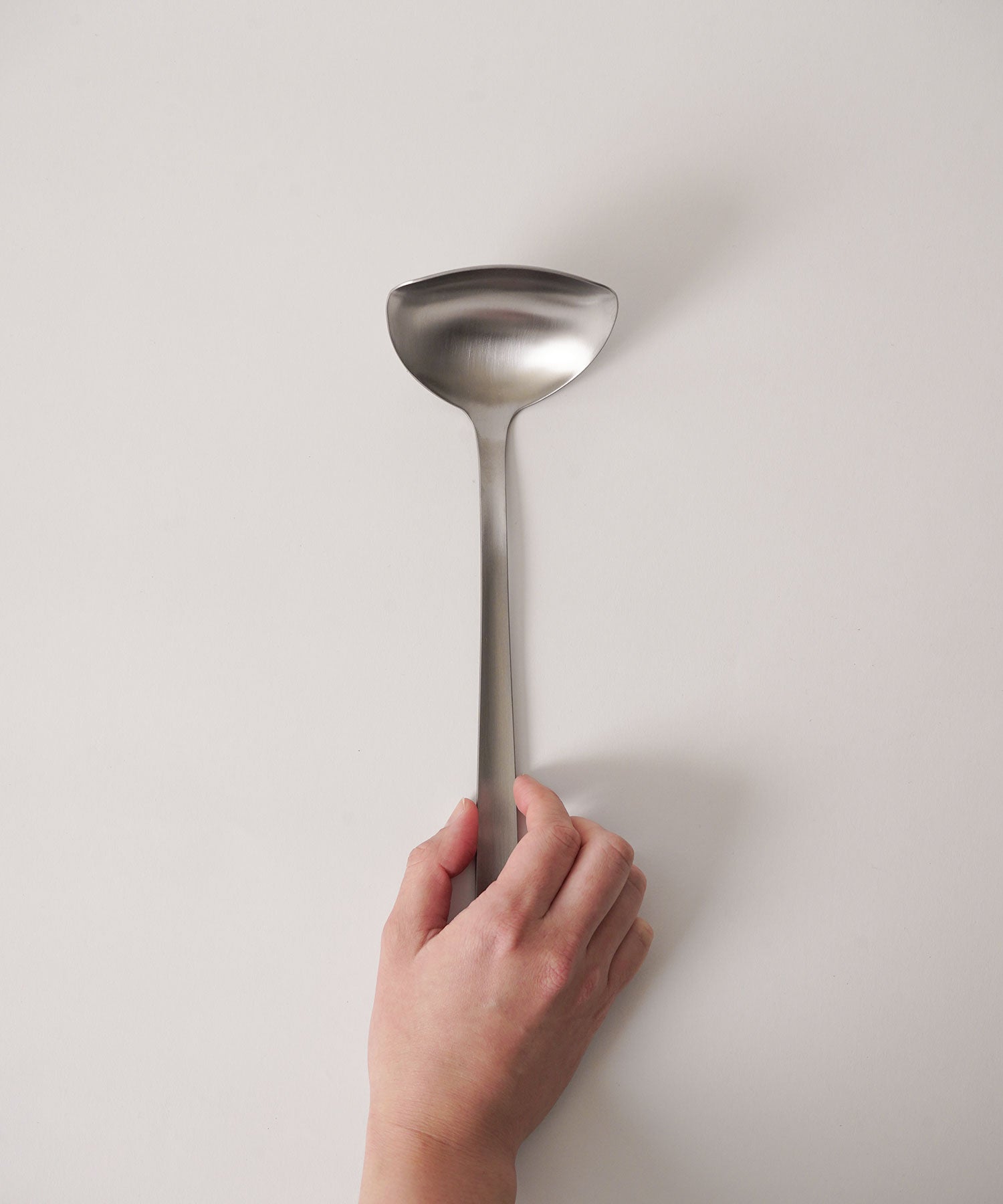 すくいやすく注ぎやすいレードル