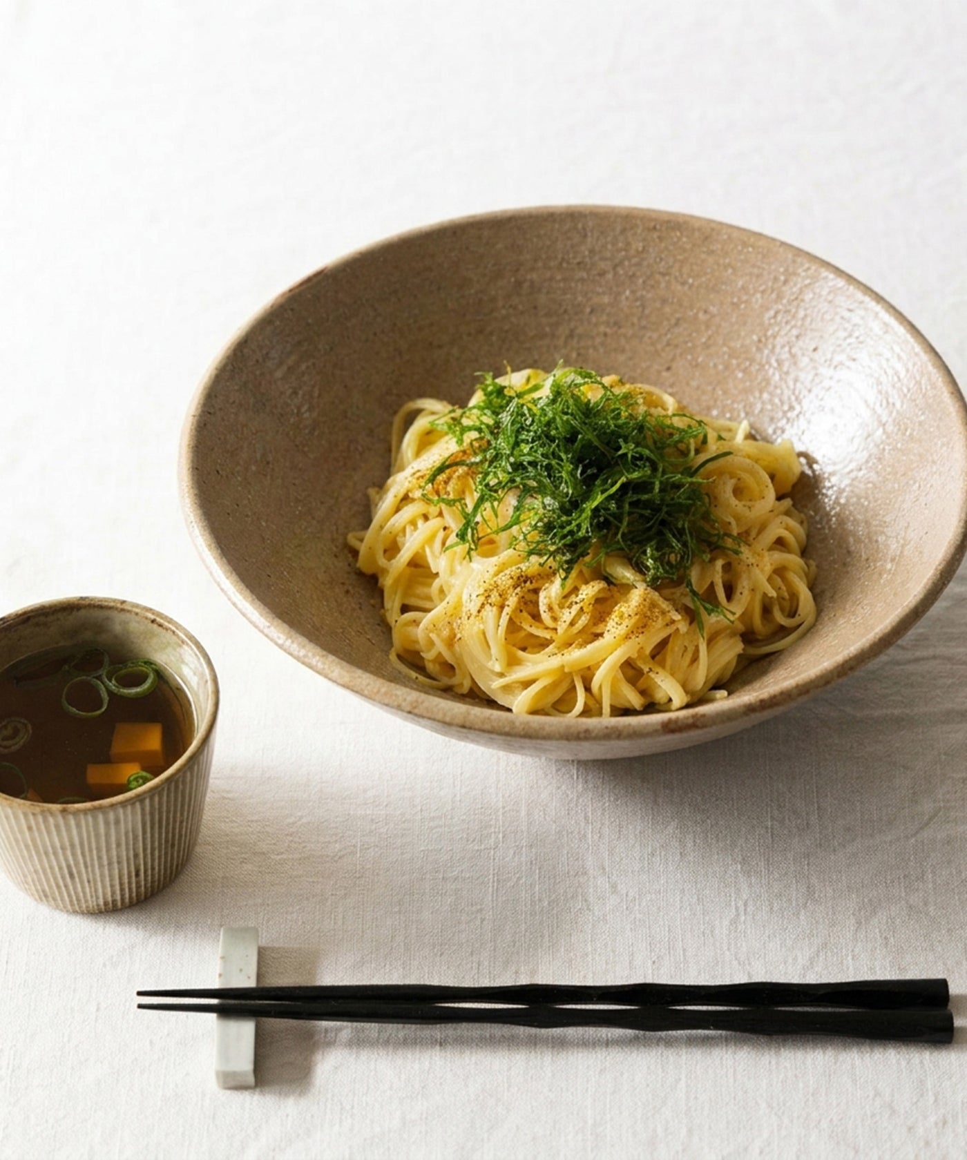 黄土古染 平丼｜ろくろ目の風合いが美しい温もりある美濃焼の大鉢