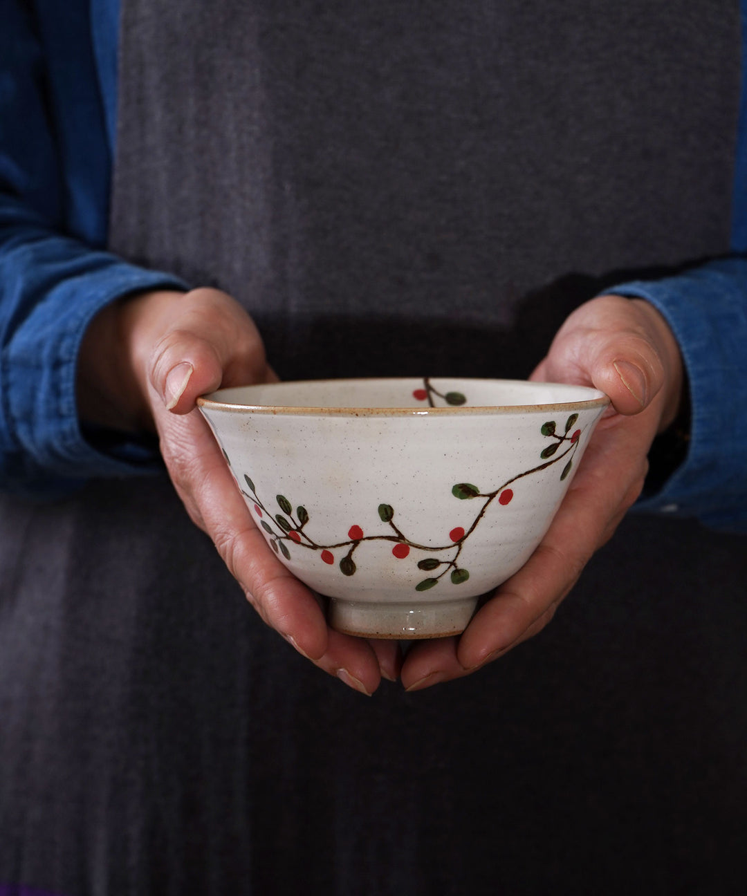 花柄の円錐形飯碗 花つなぎ 軽量飯碗｜手に優しい波佐見焼のやさしい花模様の飯碗