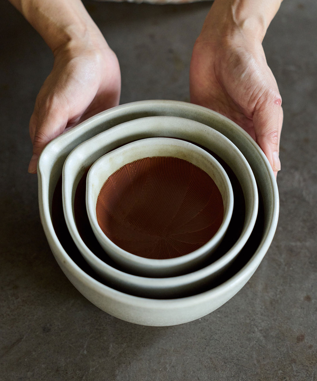 もとしげ すり鉢 白マット - 安定感と使いやすさを兼ね備えた石見焼の