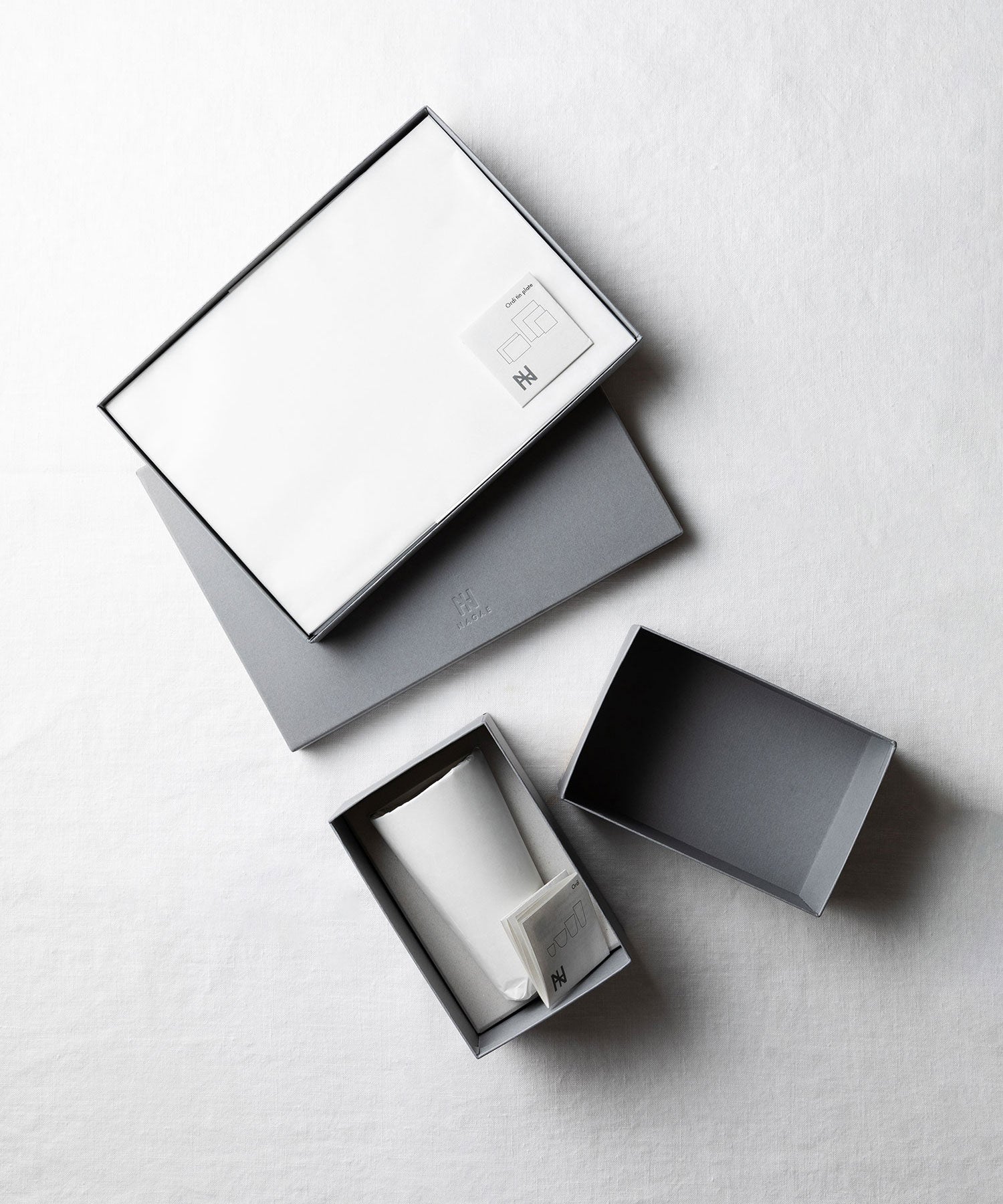 NAGAE ＋オリジナルの化粧箱に入っているため、贈り物としても最適です。