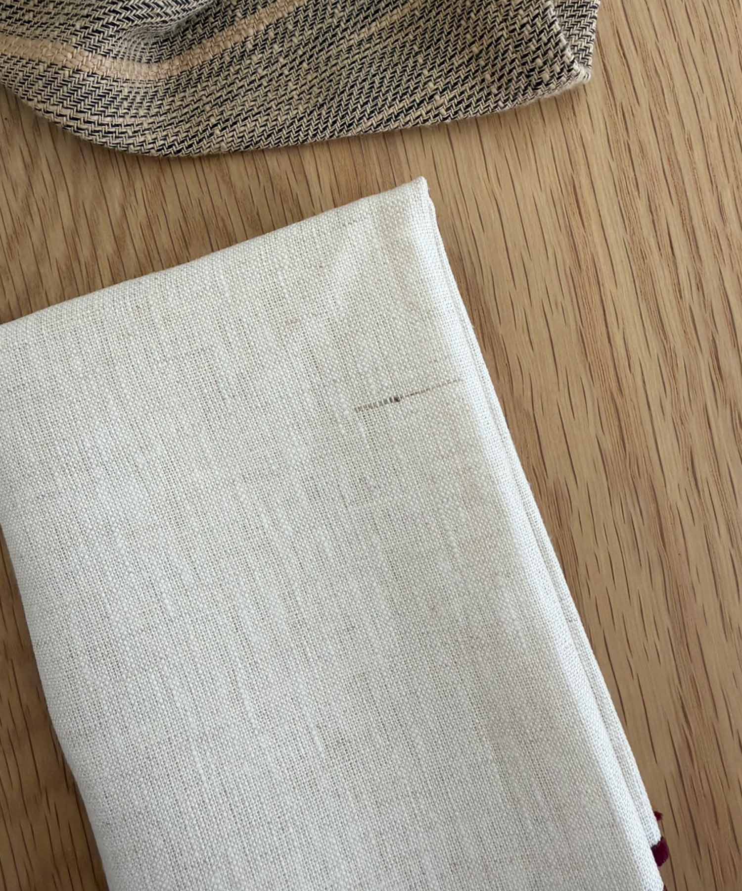 ネップ（糸のかたまりや繊維）がございます。