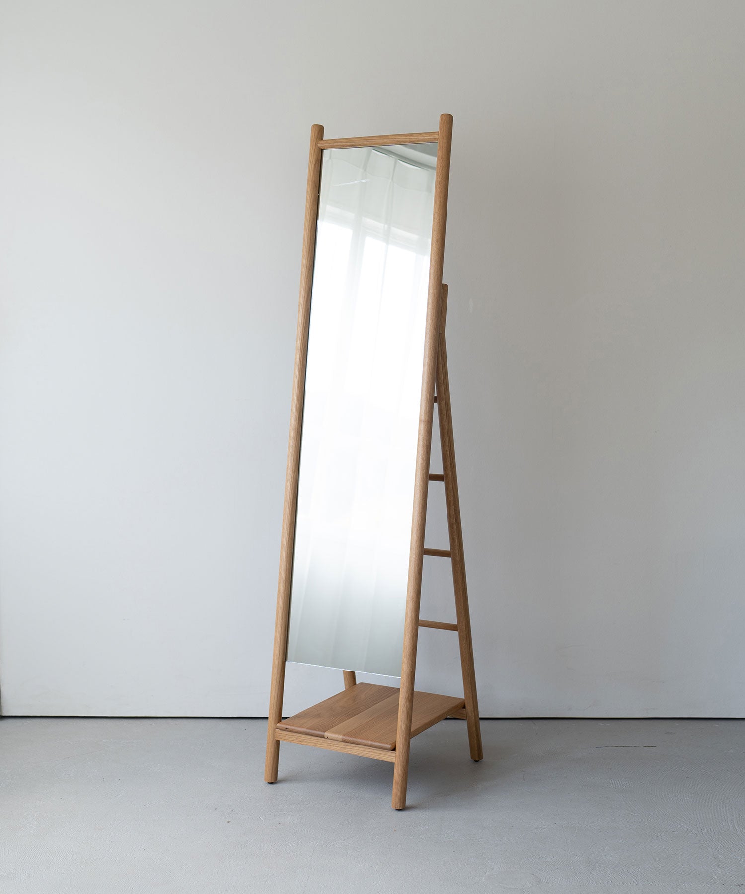 Stand Mirror SCALA