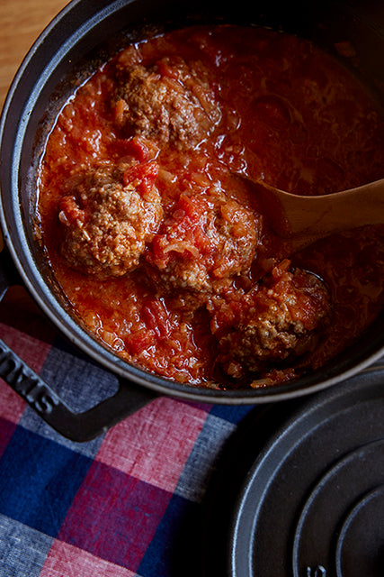 おいしい、一冊 料理研究家・大橋由香さん『はじめてのストウブ無水