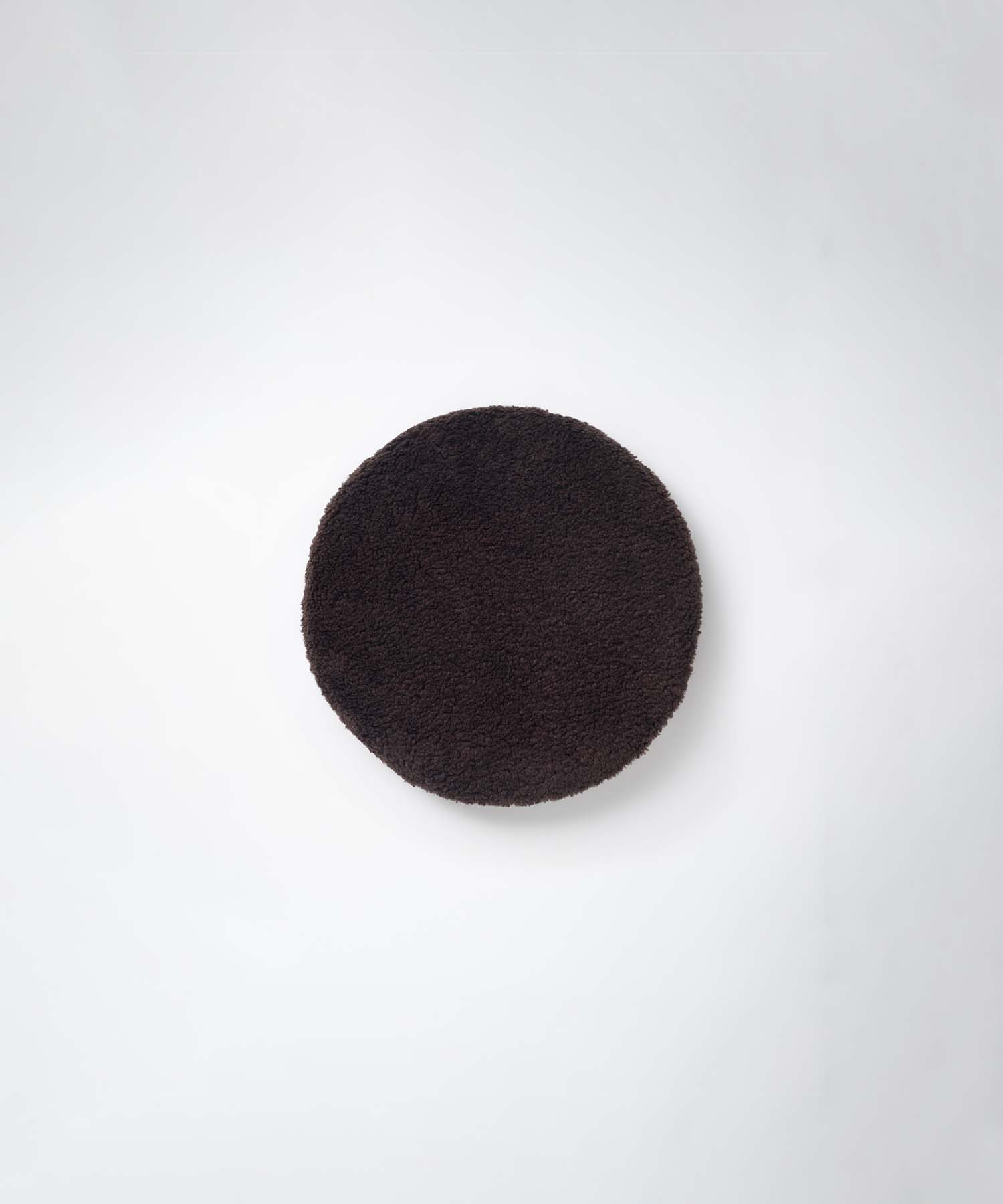 【表】dark brown 