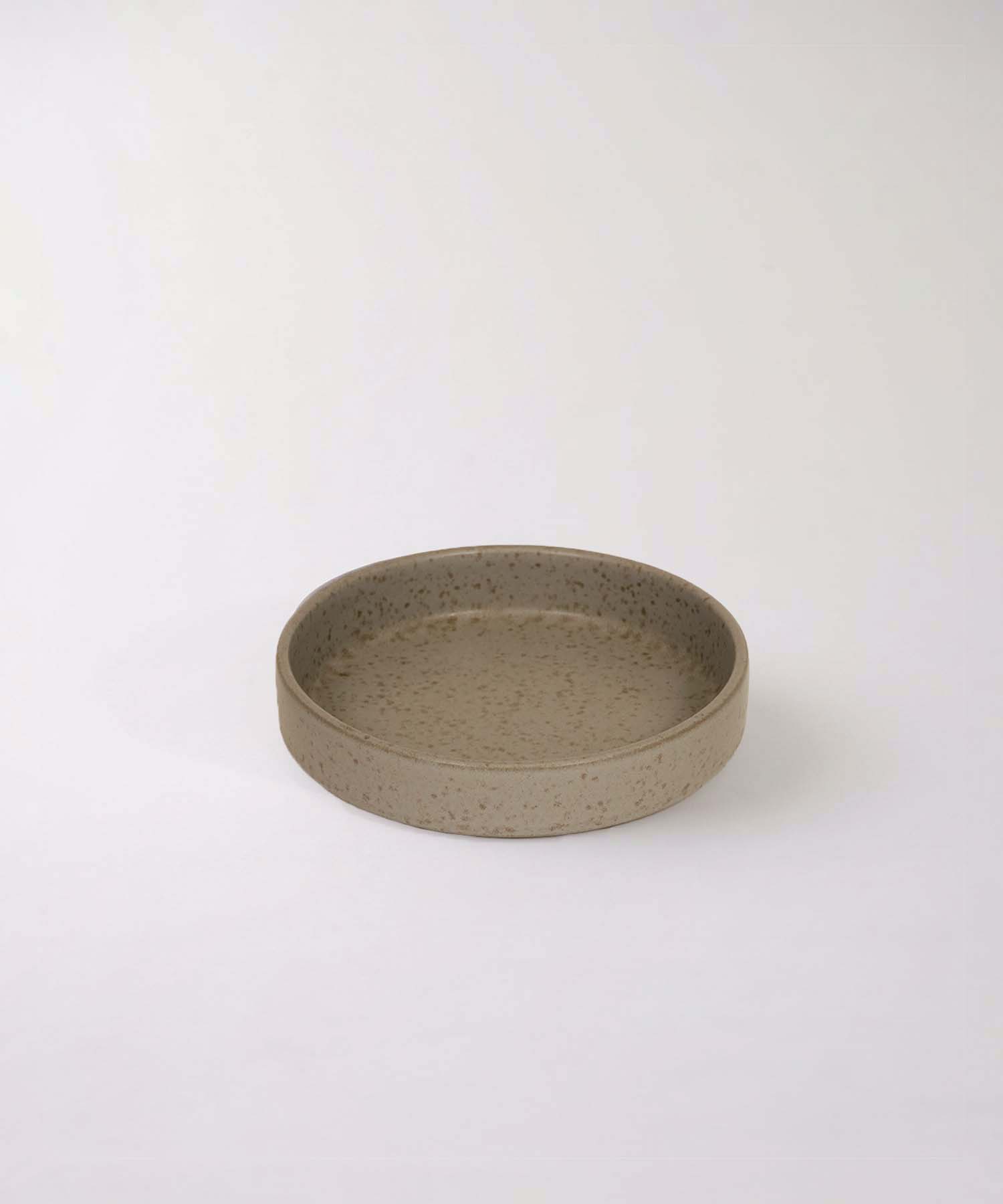 brown_13cm
やや白みがかった色味になっております。