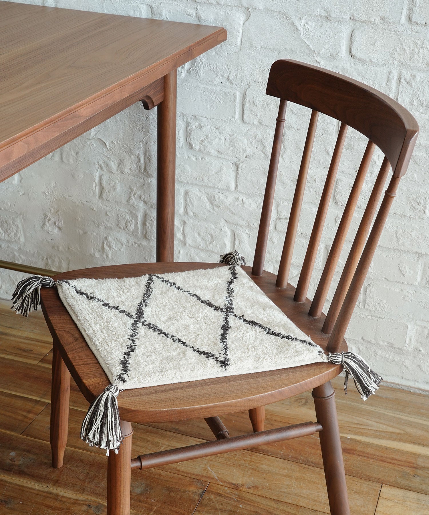 Neha Rug RugRu / NEHA CHAIR RUG|ベニワレン風デザインのふんわりチェアラグ – TIMELESS COMFORT