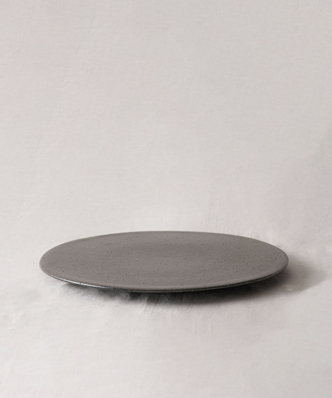 高台　大皿 高台付き円皿 φ27cm | COCOROSTORE