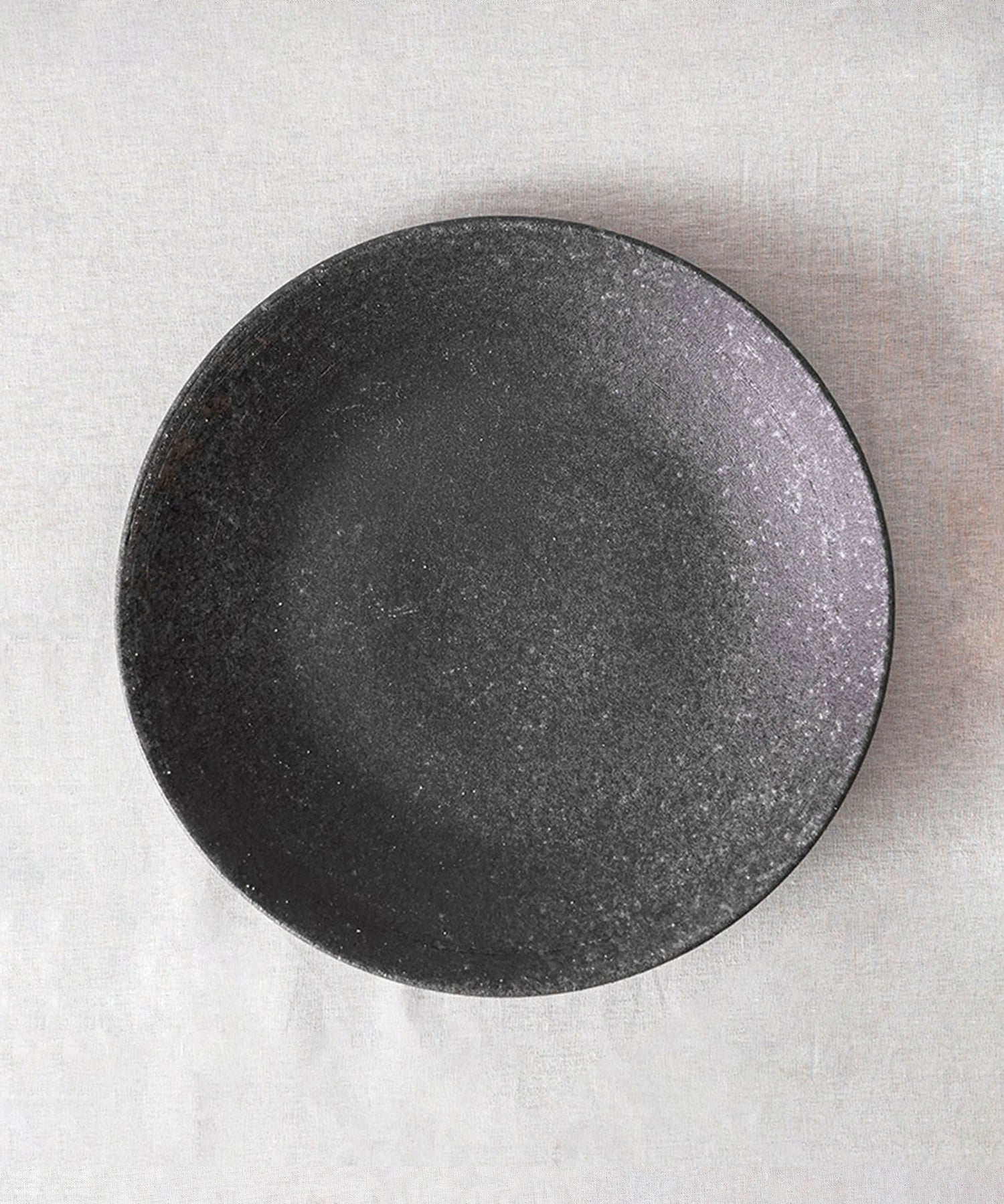 菱三陶園 / 平皿 - 再生陶器で仕立てた信楽焼の温もりあるお皿 – TIMELESS COMFORT