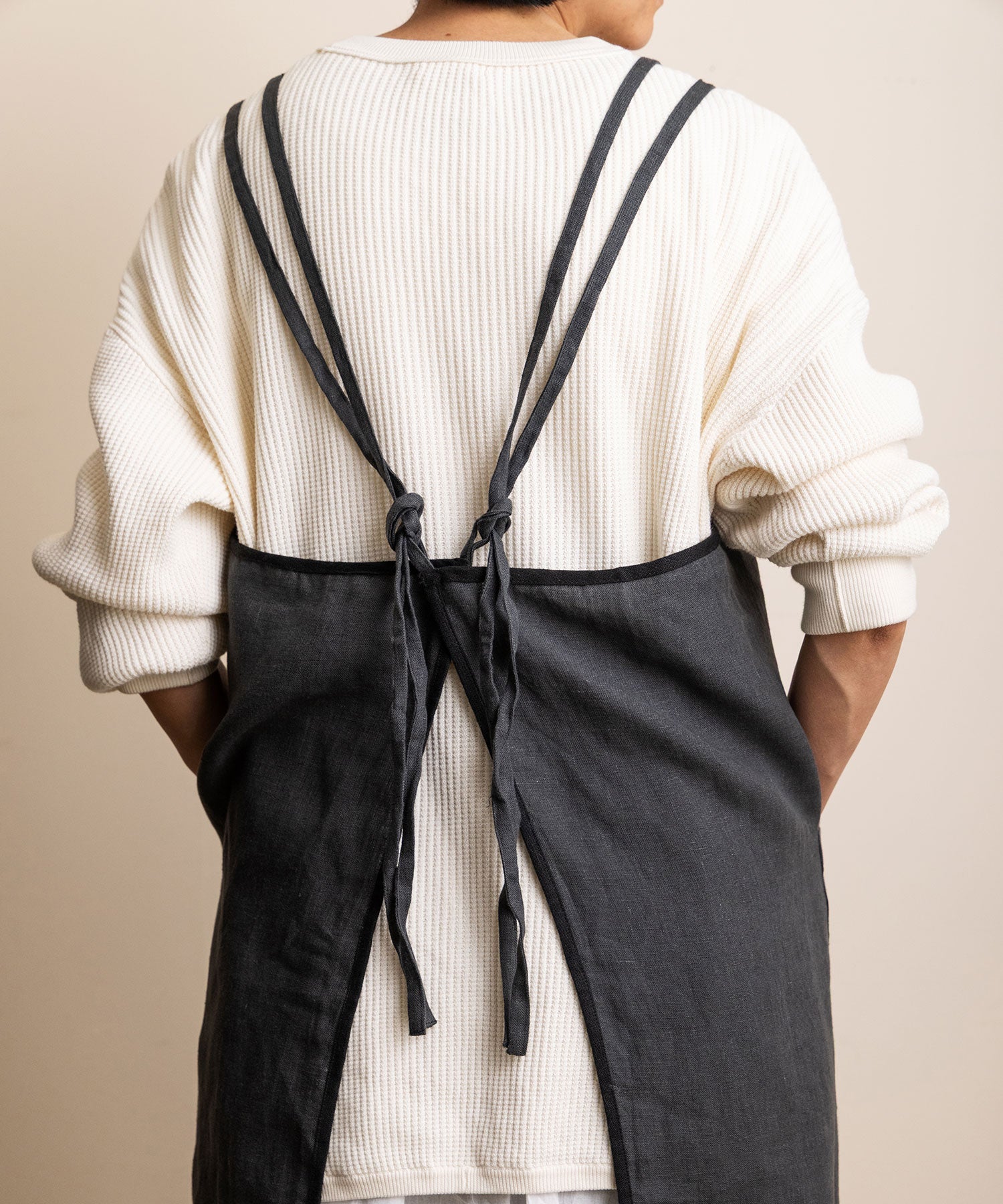 被りタイプでさっと着用できます