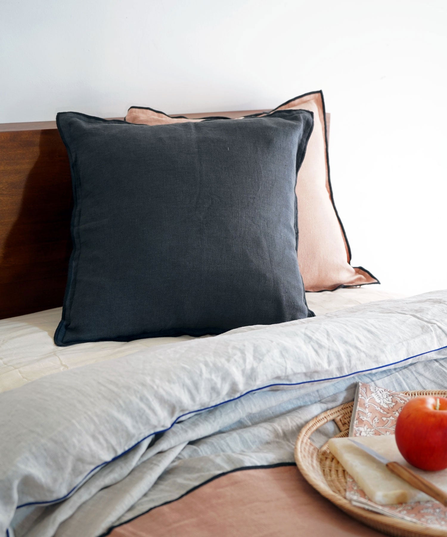 リネンクッションカバー （white / darkgray）