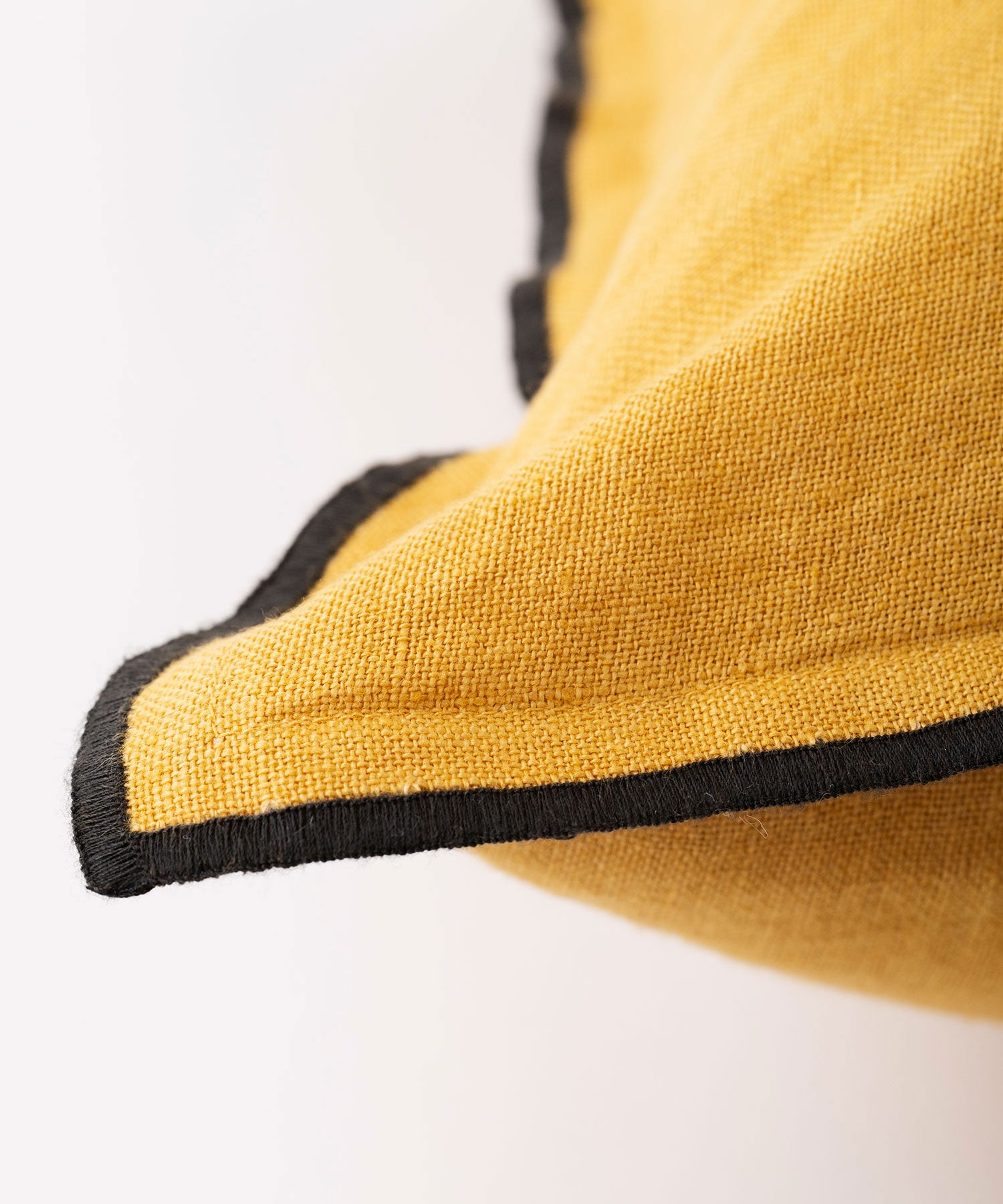 フチのオーバーロックがアクセントに