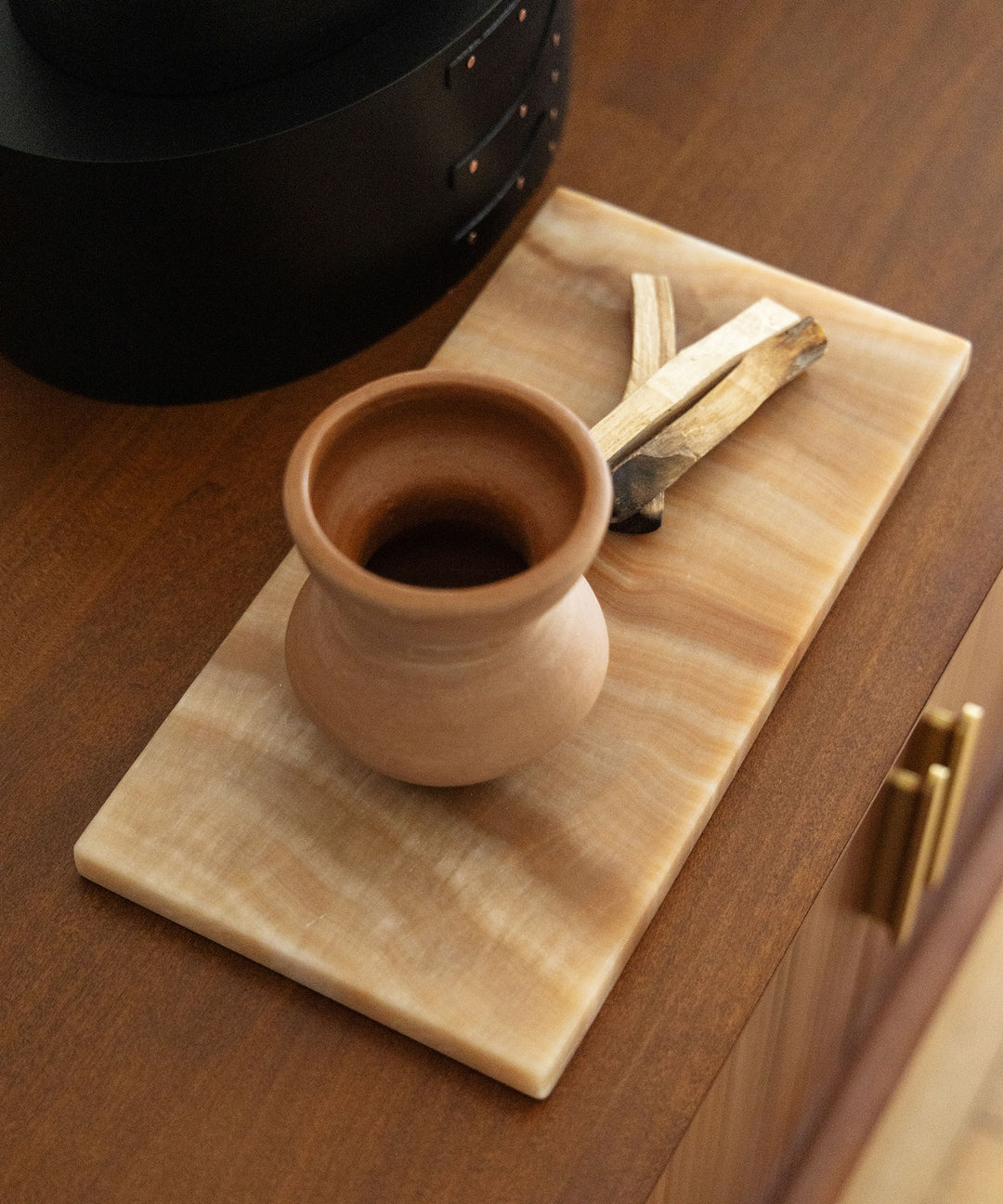 Sankara. マーブルプレート | 天然オニキスの美しいセンターピース