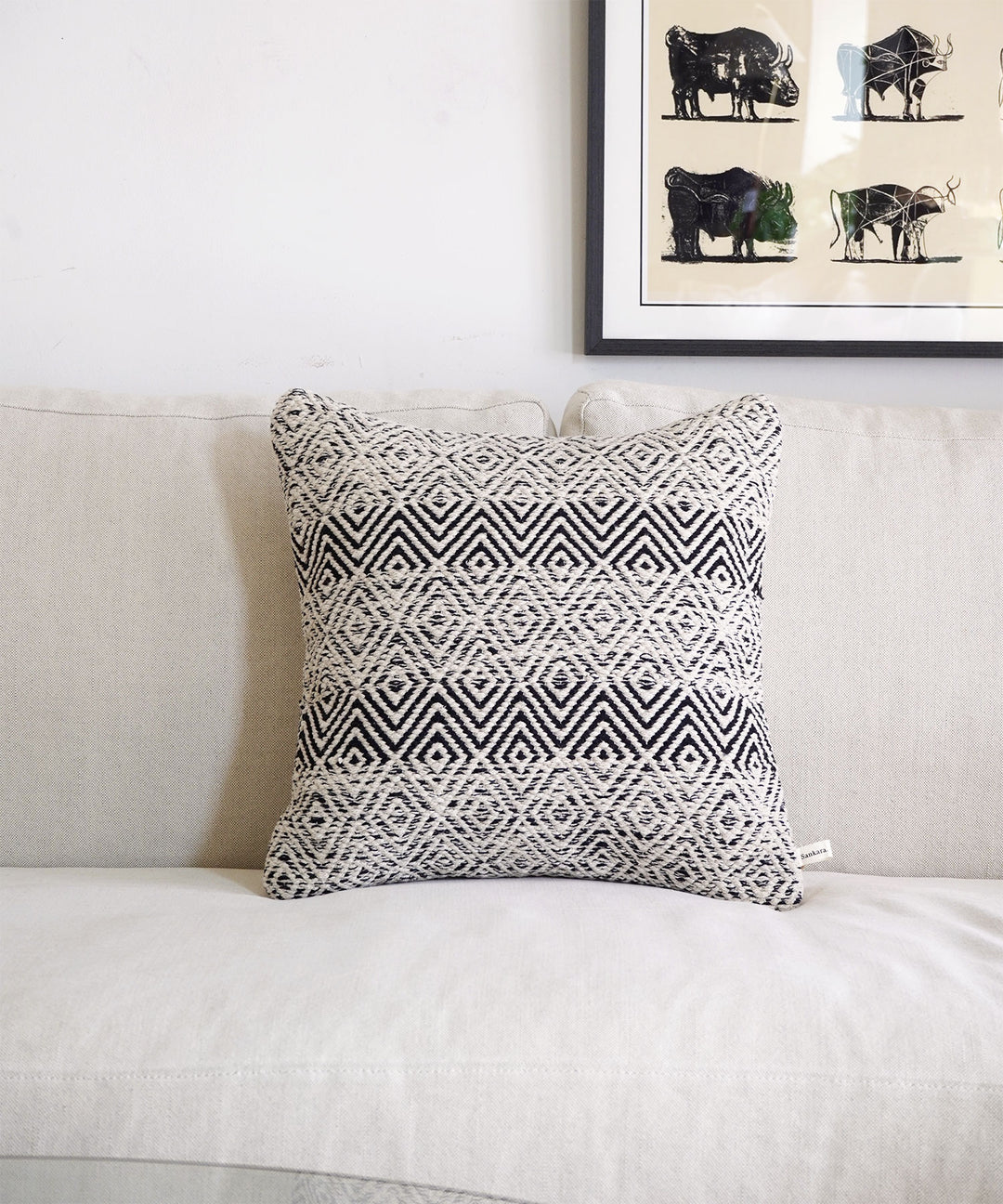 Sankara. ステッチクッションカバー | 手仕事で生まれたカンタ刺繍の