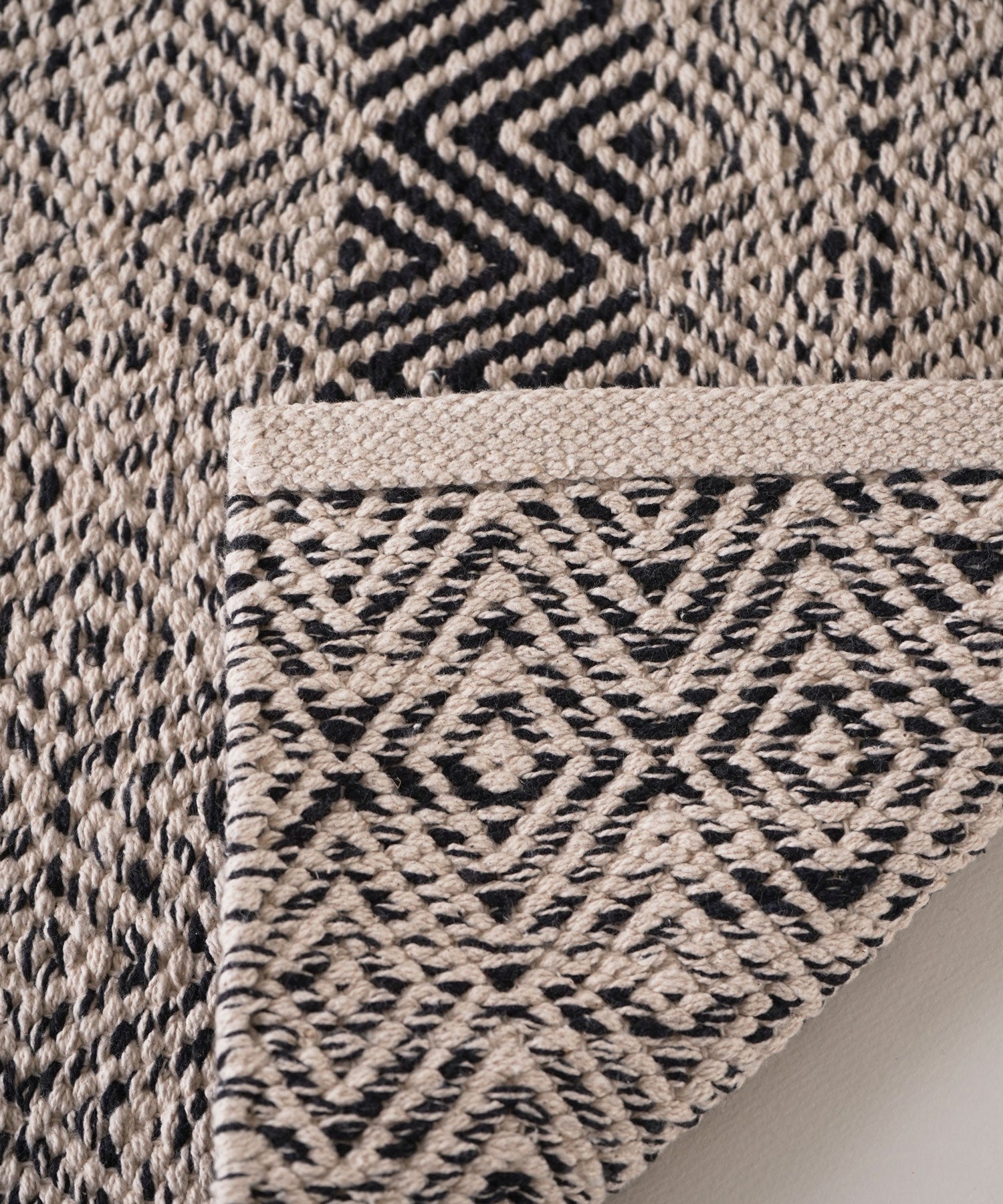 Sankara.（サンカラ）WRANGEL 玄関ラグ｜手織りモダンデザインと