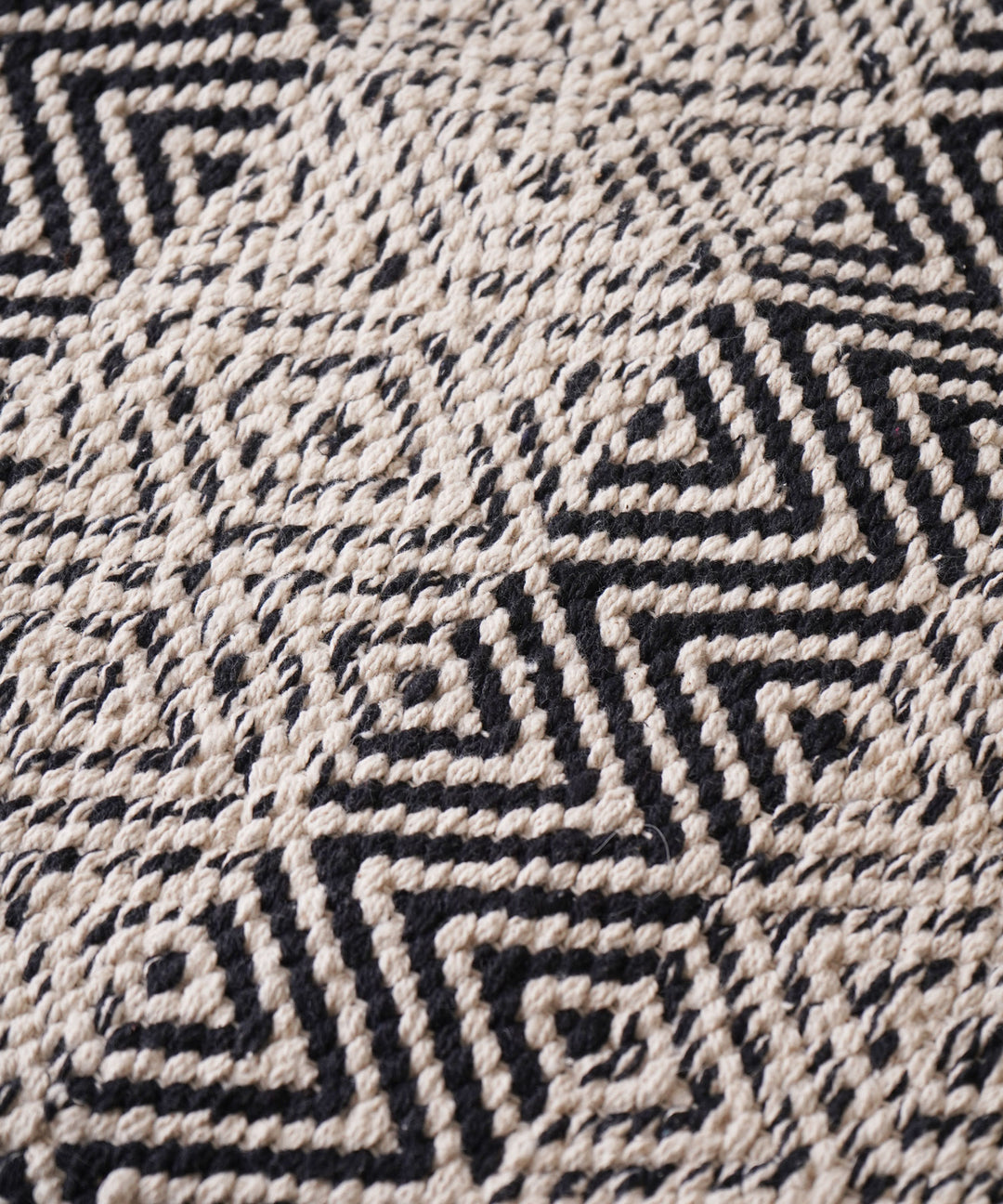 Sankara.（サンカラ）WRANGEL 玄関ラグ｜手織りモダンデザインと