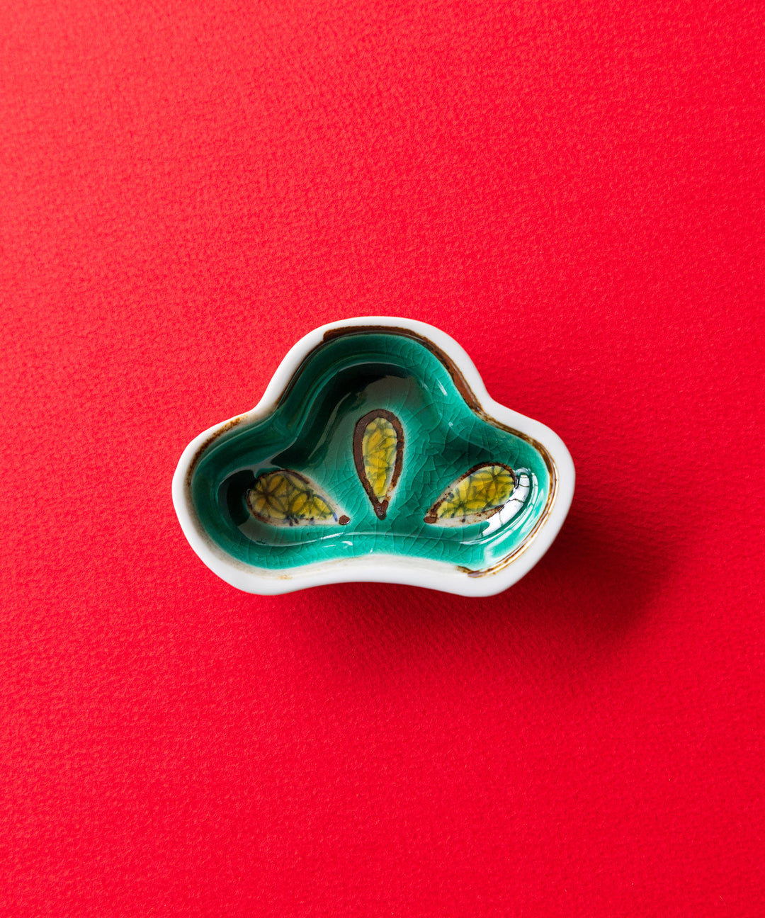 双鳩窯 / 縁起豆皿 - 華やかな色彩が織りなす九谷焼の縁起小皿