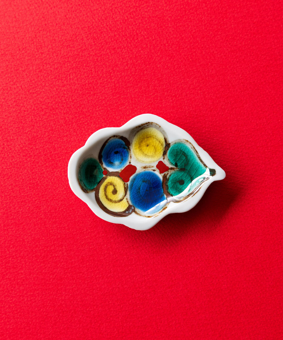 双鳩窯 / 縁起豆皿 - 華やかな色彩が織りなす九谷焼の縁起小皿