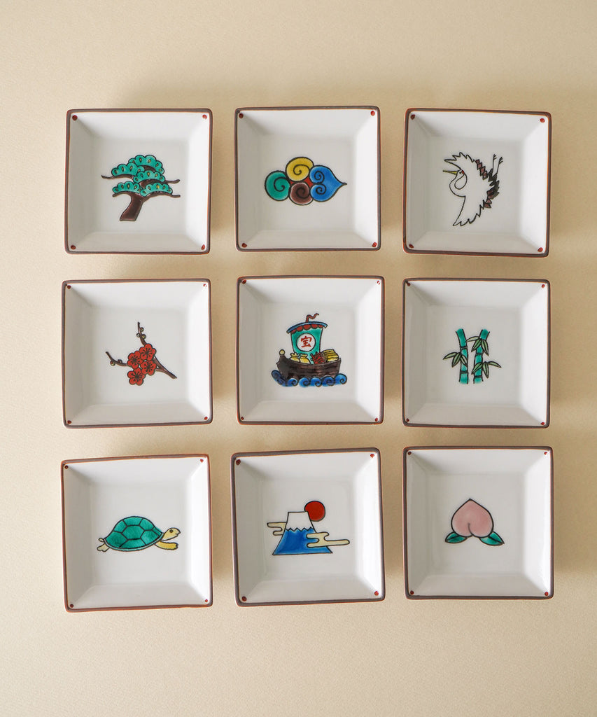 双鳩窯 / 寿ぎ角小皿 - 九谷焼の華やかさと吉祥絵柄が彩る小皿