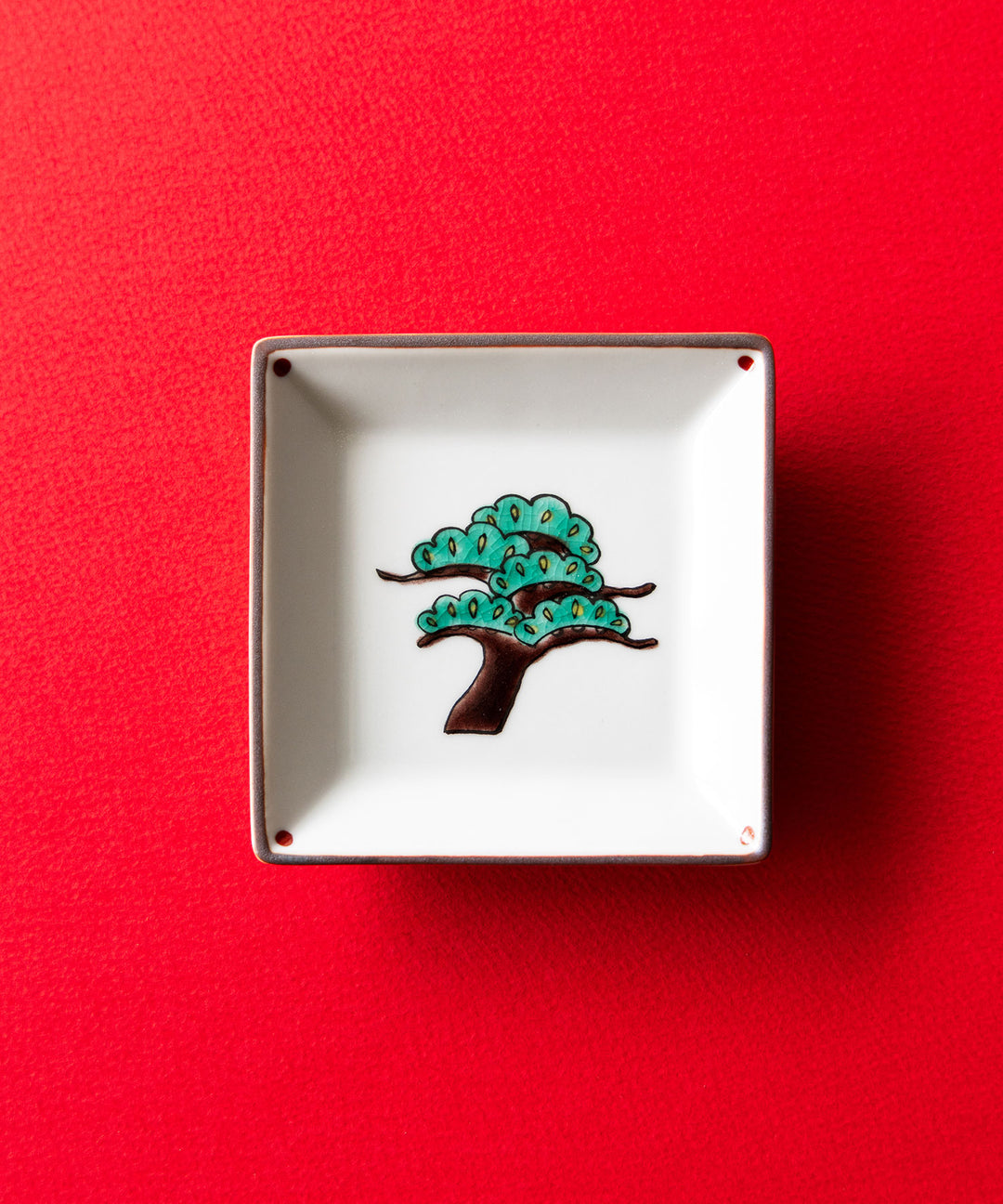 双鳩窯 / 寿ぎ角小皿 - 九谷焼の華やかさと吉祥絵柄が彩る小皿