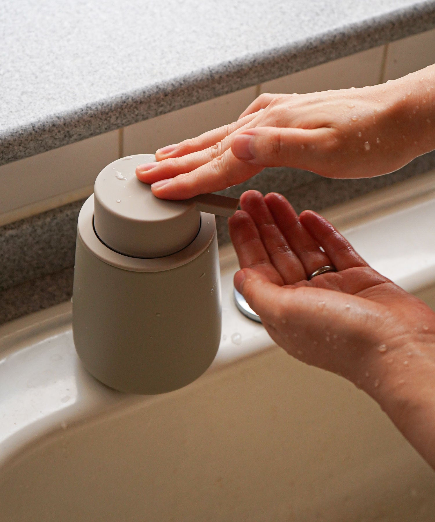 ソープディスペンサー 泡タイプ