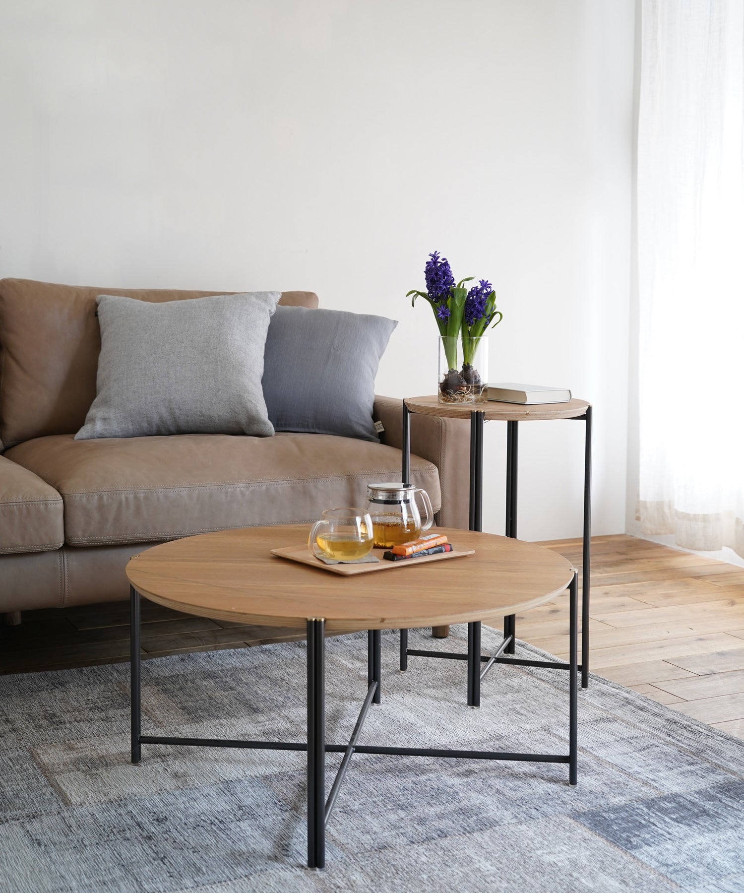 同シリーズと合わせて使えます（写真はCOFFEE TABLE SとOCCATIONAL TABLE）