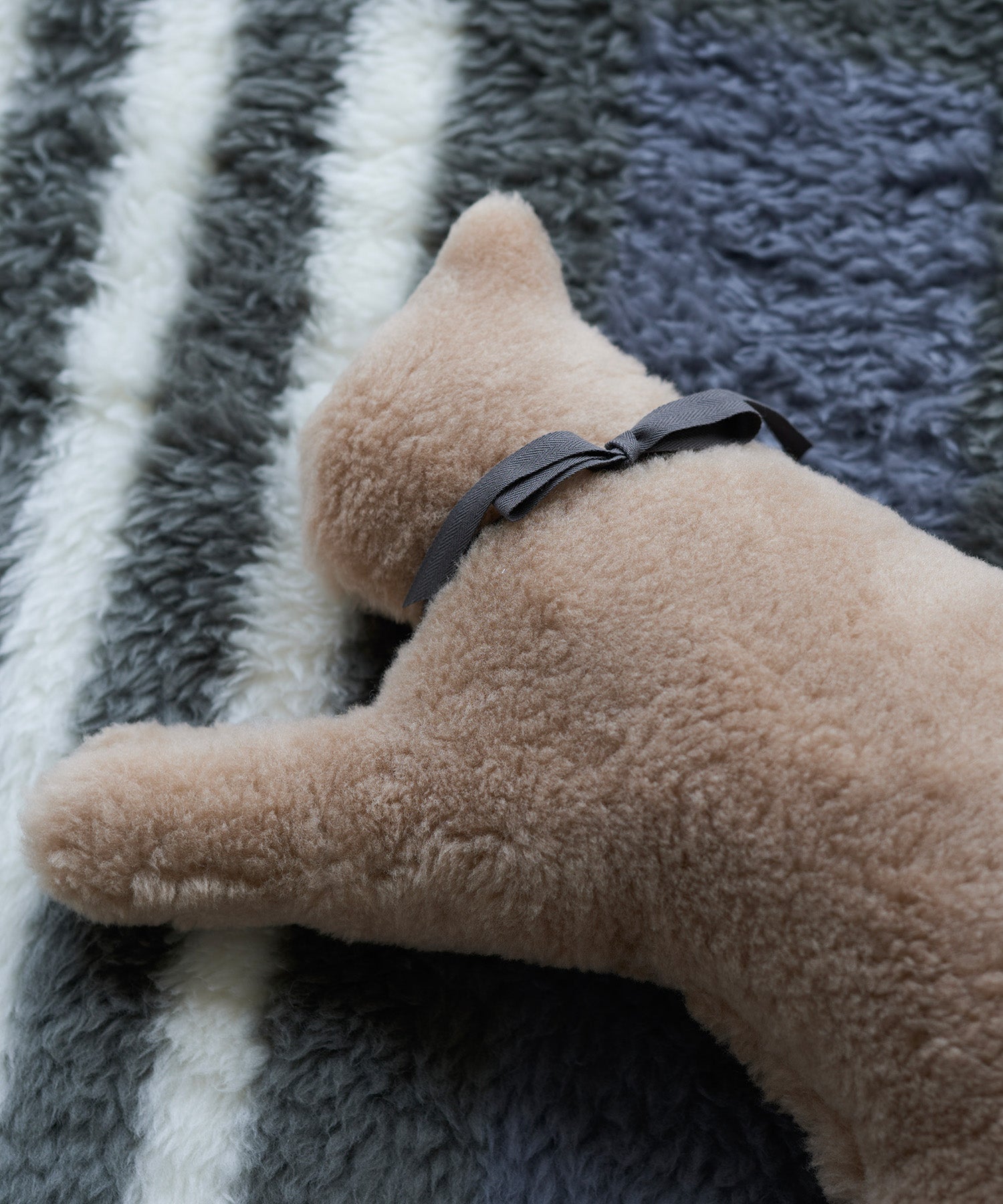 メリノウール 猫抱き枕