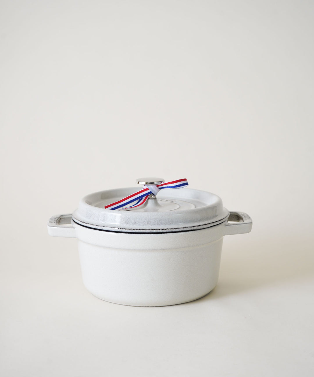 【未使用】STAUB ピコ・ココット　ラウンド　ホワイト Amazon | [ ストウブ 鍋 ] Staub ピコ・ココット ラウンド 20cm