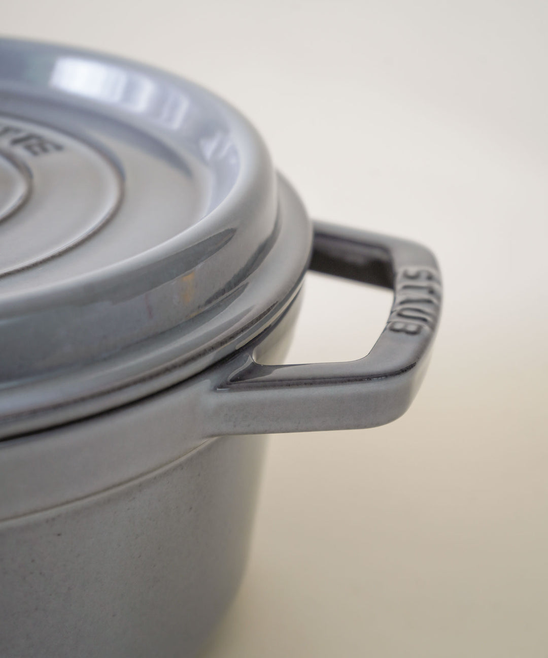 STAUB（ストウブ）ピコ・ココット ラウンド｜耐久性に優れた鋳物