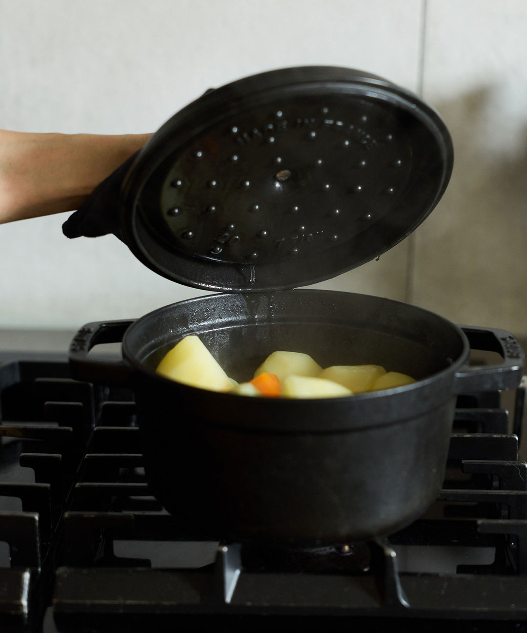STAUB（ストウブ）ピコ・ココット ラウンド｜耐久性に優れた鋳物