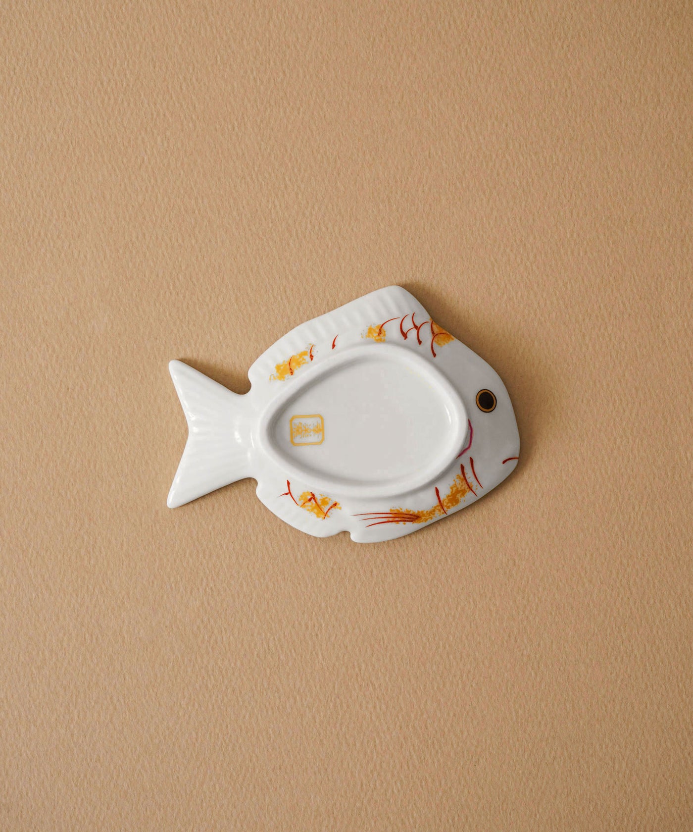 小皿 鯛 - 縁起物として祝う鯛モチーフの波佐見焼– TIMELESS COMFORT