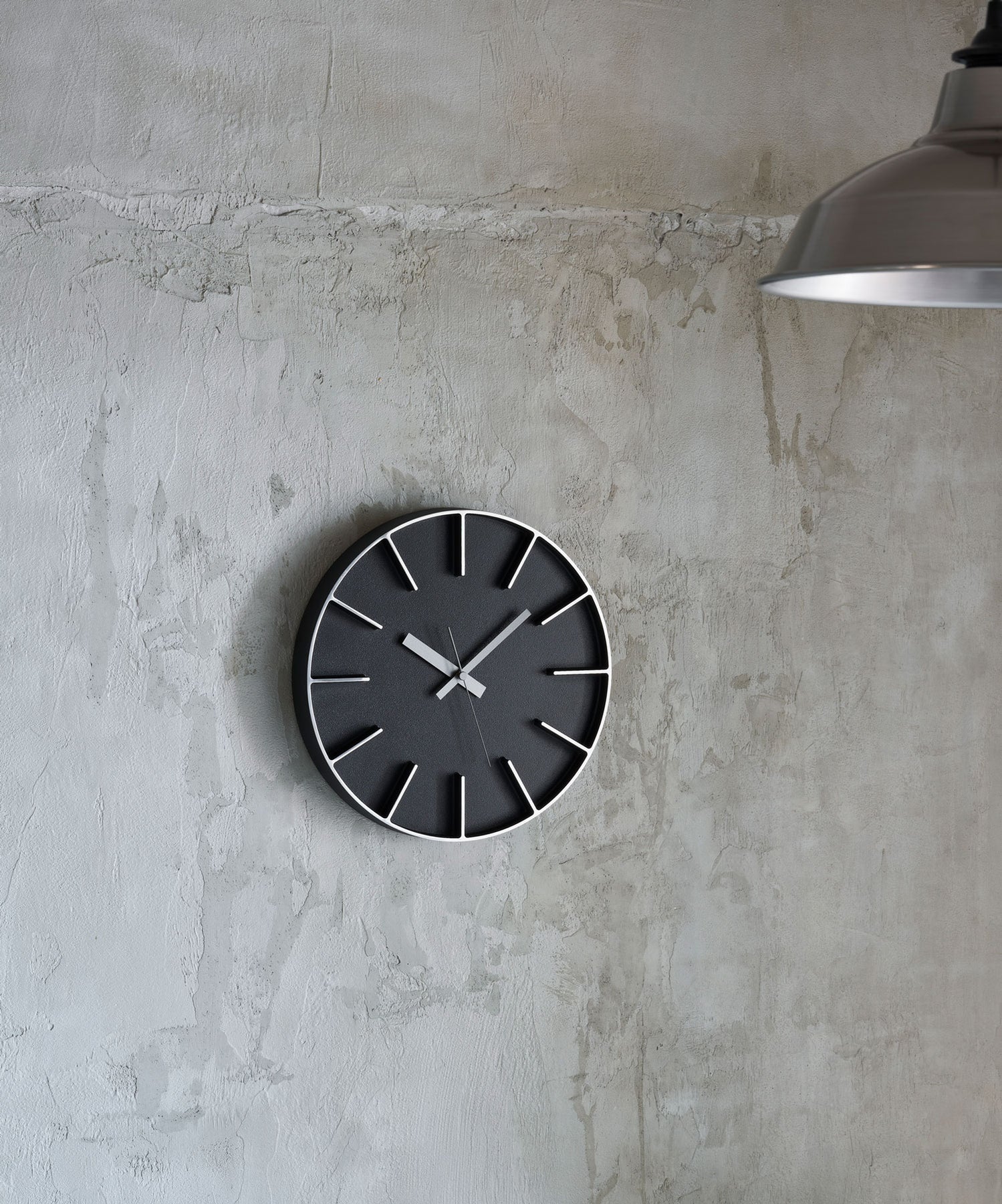 Lemnos / edge clock|アルミ一体成型の美しさが際立つ掛け時計 – TIMELESS COMFORT