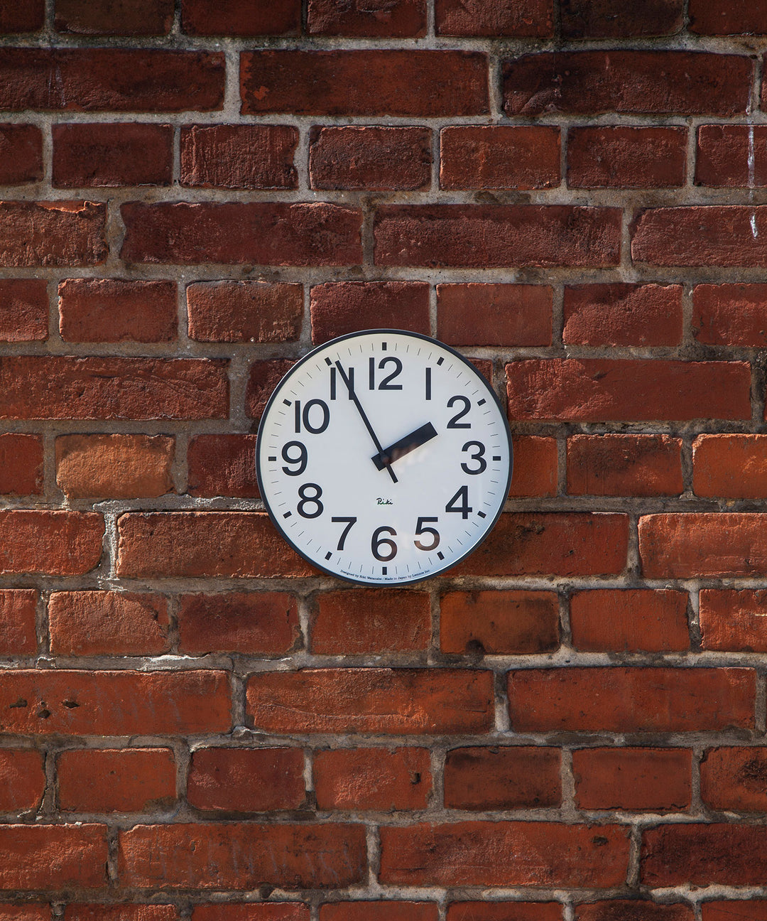 Lemnos / RIKI PUBLIC CLOCK｜シンプルで視認性の高いデザインの