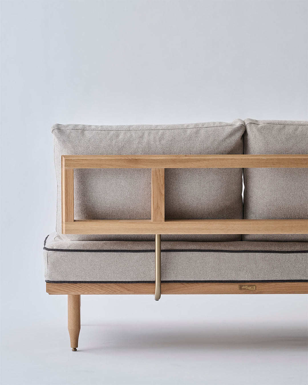 ecruxe EPI 2P SOFA – TIMELESS COMFORT