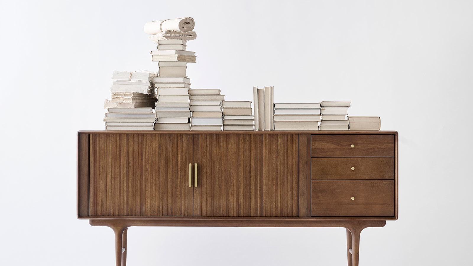 XANDER DESIGNS JULIE SIDE BOARD – TIMELESS COMFORT