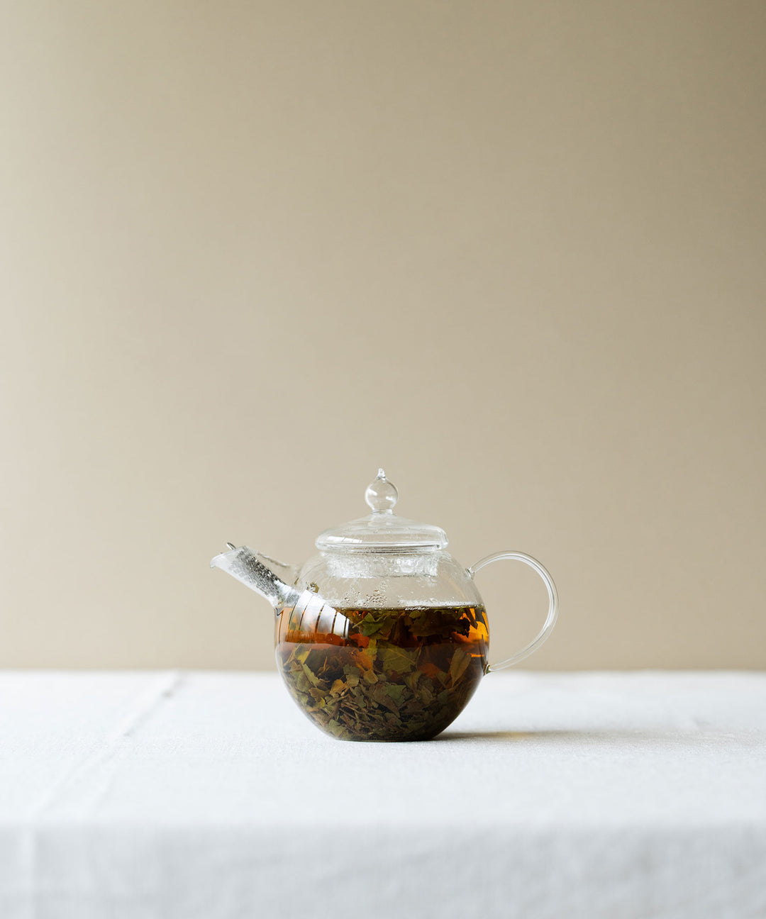 クラフト・ユー 紅茶ポット - 茶葉の香りと美しい抽出過程を
