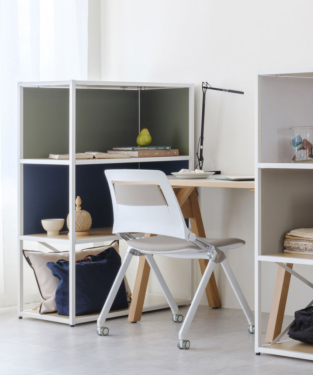 Work Plus(ワークプラス)】CORITO CHAIR|スタッキング可能な Work Plus(ワークプラス)】CORITO CHAIR|スタッキング可能な