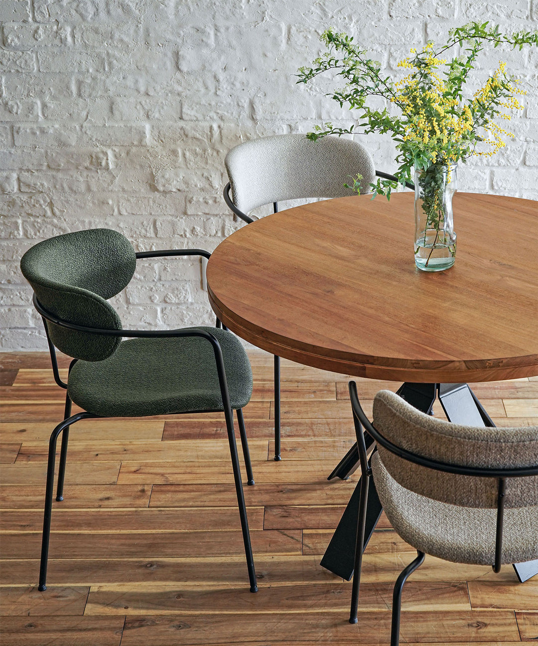 Work Plus（ワークプラス）】HOAKA CHAIR｜魅力的なデザインと快適な