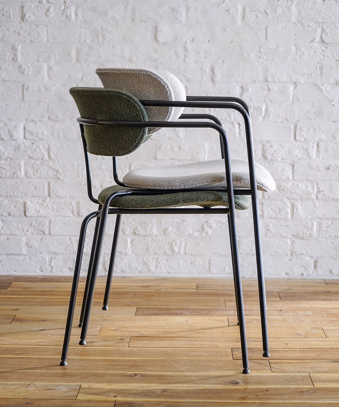 Work Plus（ワークプラス）】HOAKA CHAIR｜魅力的なデザインと快適な