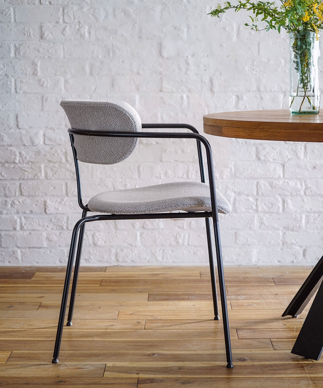 Work Plus（ワークプラス）】HOAKA CHAIR｜魅力的なデザインと快適な