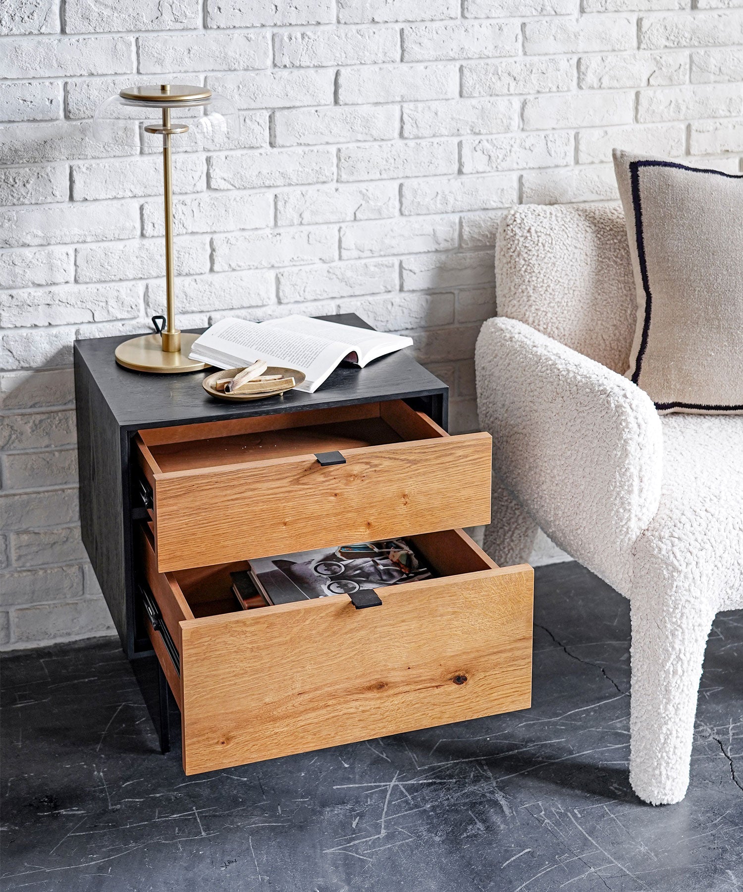 ESTRIA BEDSIDE TABLE