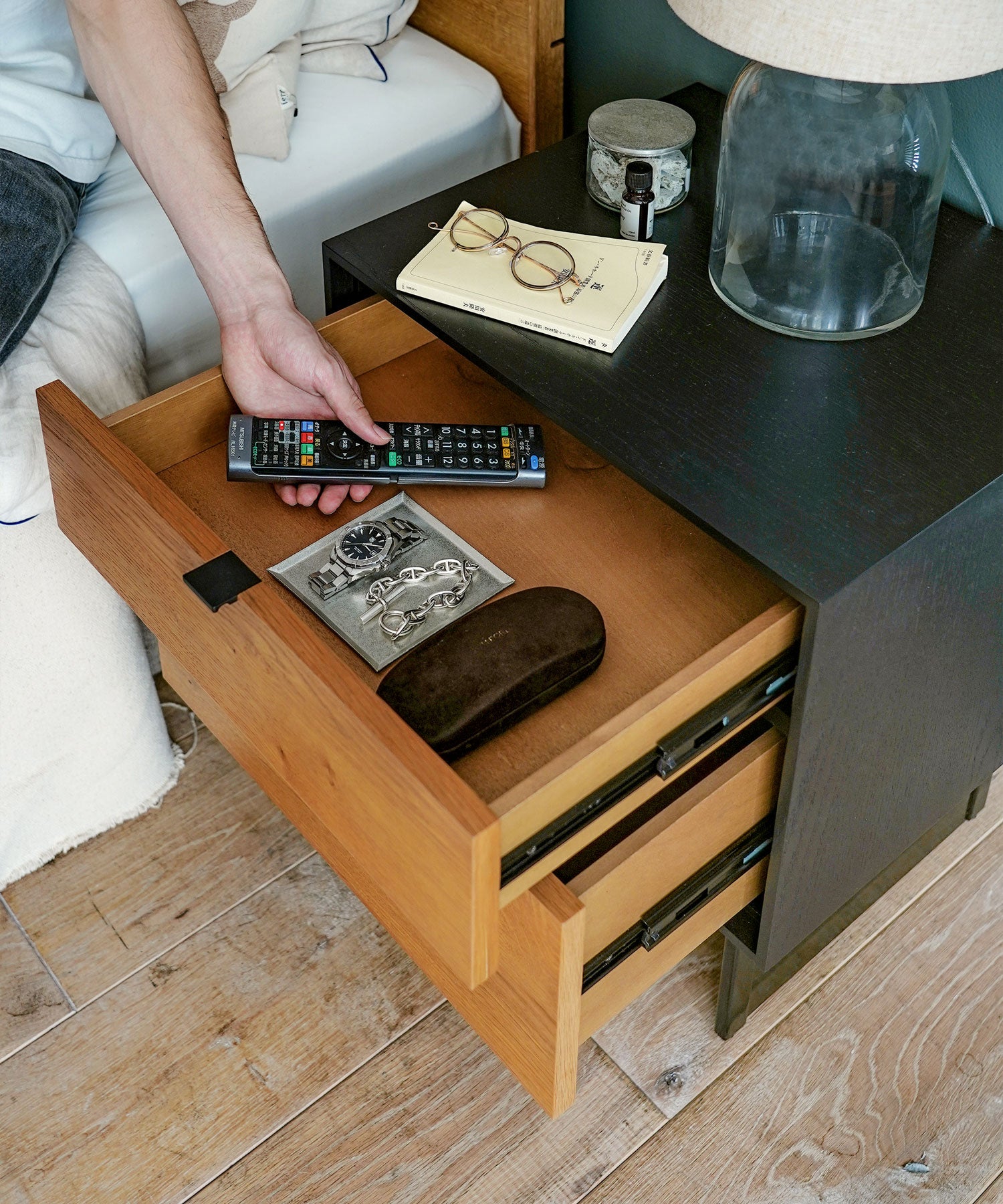 ESTRIA BEDSIDE TABLE