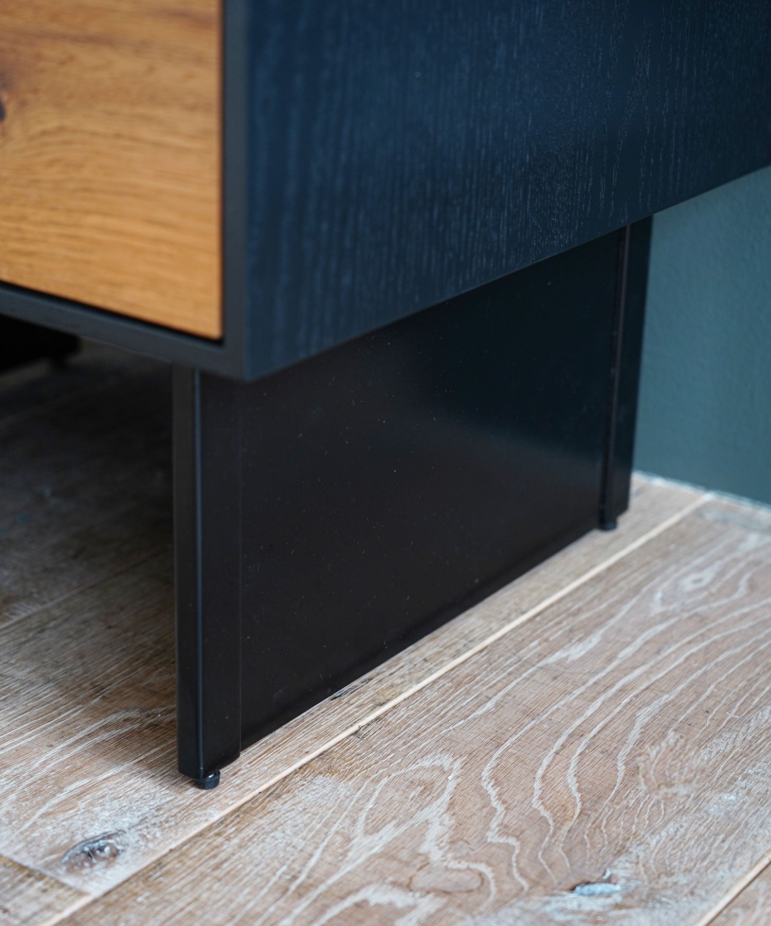ESTRIA BEDSIDE TABLE